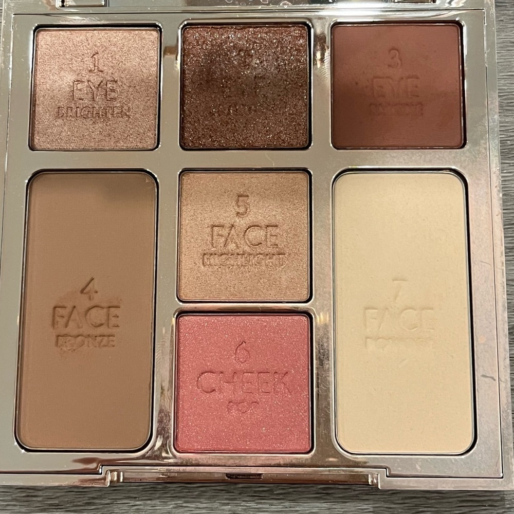 Charlotte Tilbury Instant Look of Love in A Palette Glowing Beauty